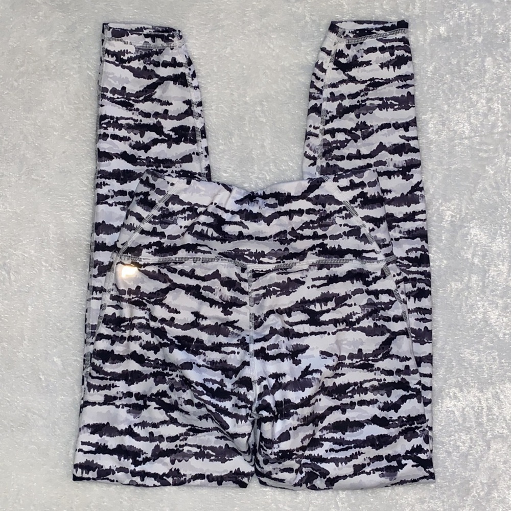 Fabletics “Oasis” Power Hold High Waisted Cold We… - image 5